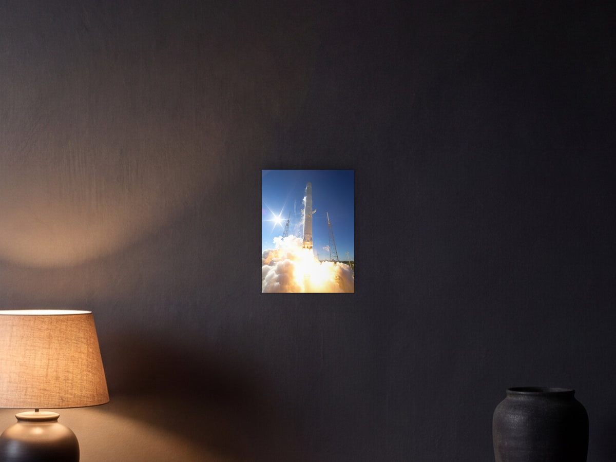 First Flight shown in a graphite plaster wall at night, lit by a console lamp - scale render at 30 × 40 cm
