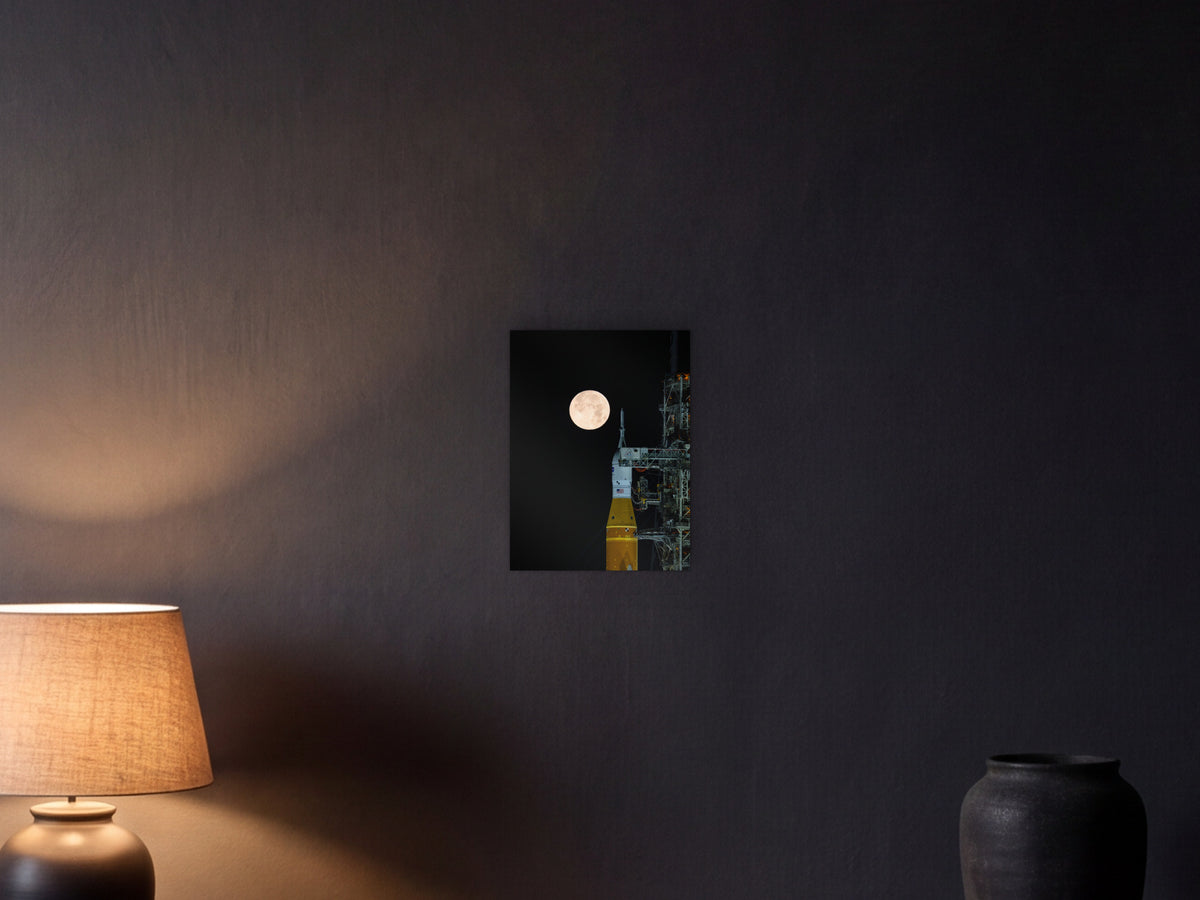 Full Moon over Artemis II shown in a graphite plaster wall at night, lit by a console lamp - scale render at 30 × 40 cm