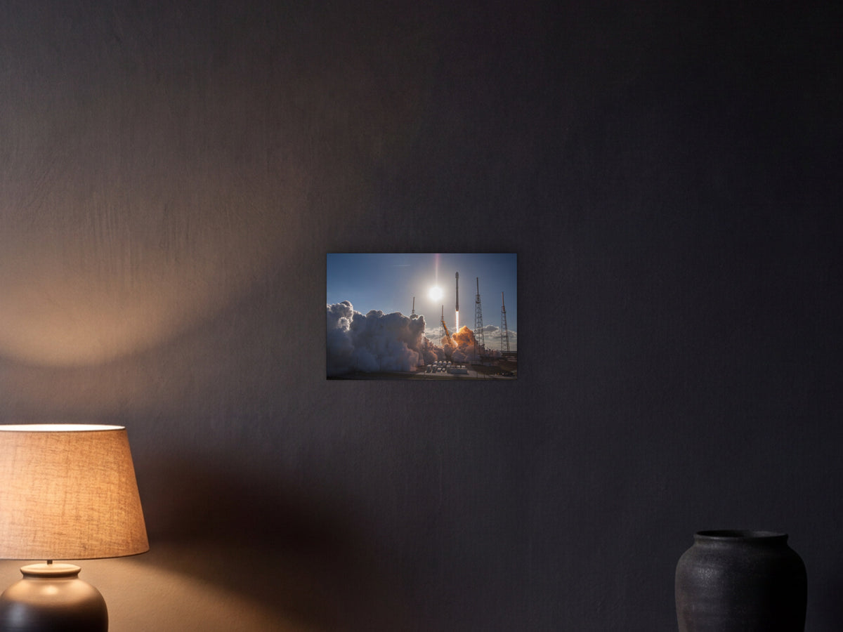 Against the Sun shown in a graphite plaster wall at night, lit by a console lamp - scale render at 45 × 30 cm