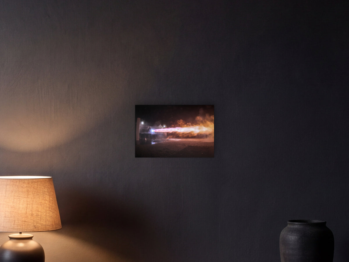 Test Stand at Night shown in a graphite plaster wall at night, lit by a console lamp - scale render at 45 × 30 cm